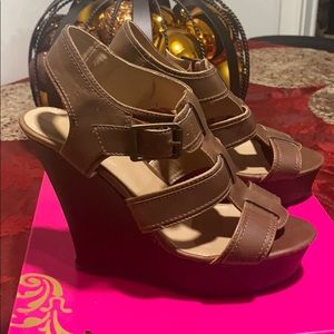 Candie’s wedges
